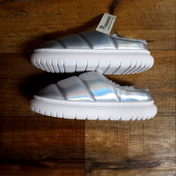 Womens Sz 7 Metallic Puffer Slippers - Picture 2 of 5